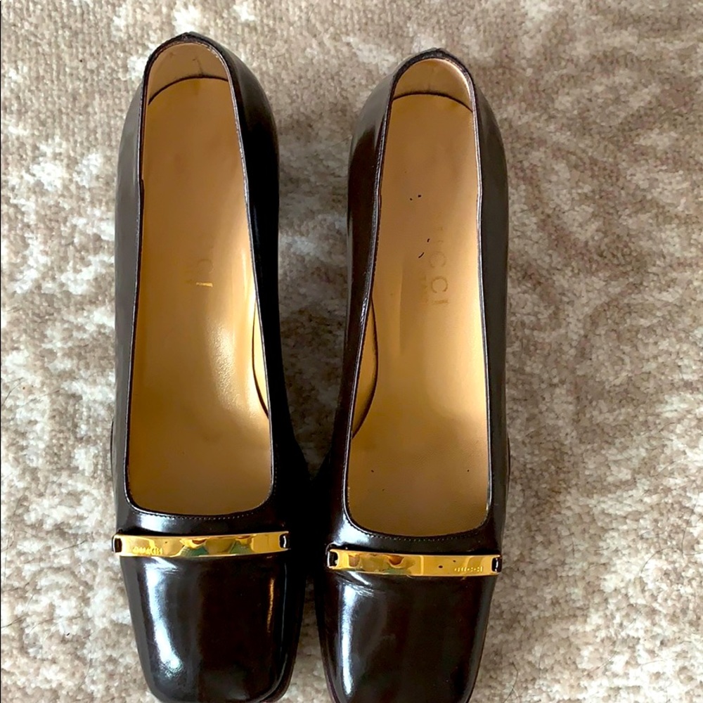 Classic ladies brown leather Gucci pumps